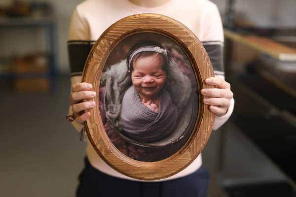 23x30cm Landscape Oval Framed Wood (9x12inch) - Image 2